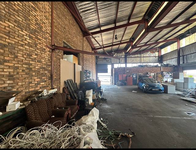 800M² WAREHOUSE TO LET IN PRETORIA WEST